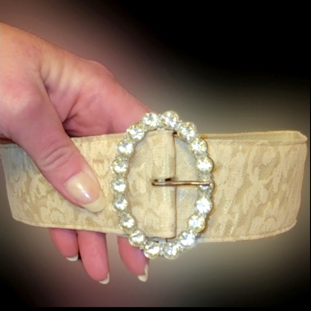 Vtg Felice Victorian style cream lace oval rhinestone buckle wide belt S NWOT